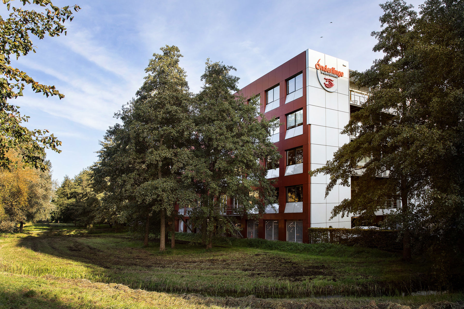 Kantoorpand van OG op de Anna van Saksenlaan